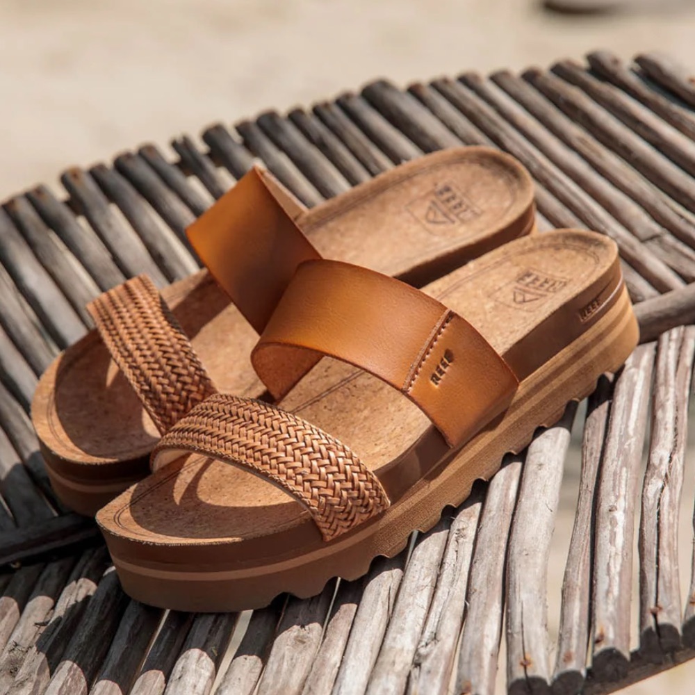 Reef’s CUSHION VISTA HI Women’s Sandals Natural Braid 8 NWT in packaging
